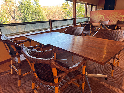 倶楽部ハウスの椅子が変わりました